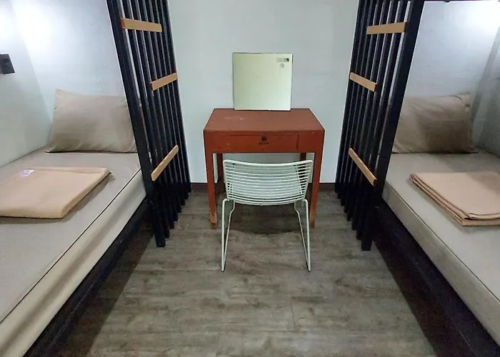 Hostel Feel G00d Bangkoknoi H0stel And Cafe