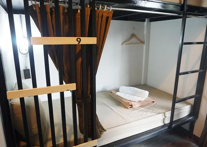 Hostel Feel G00d Bangkoknoi H0stel And Cafe *