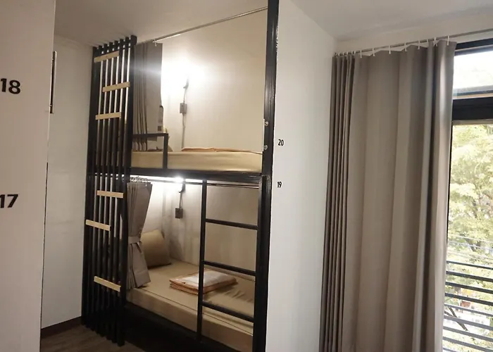 Hostel Feel G00d Bangkoknoi H0stel And Cafe *