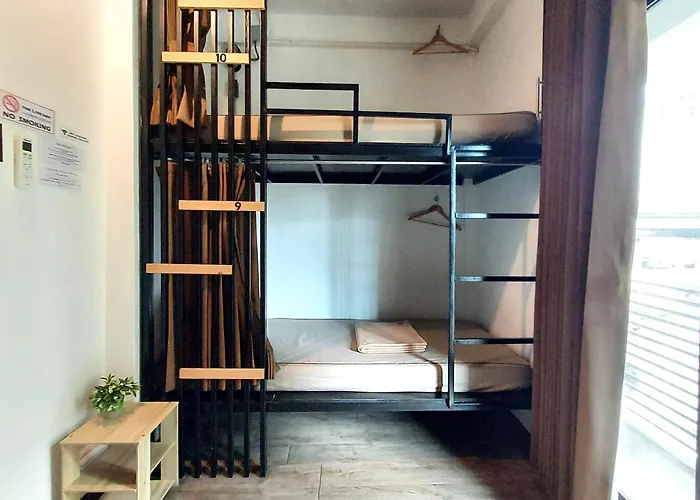 Hostel Feel G00d Bangkoknoi H0stel And Cafe